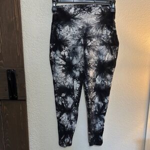 Black and White Tie-Dye Leggings